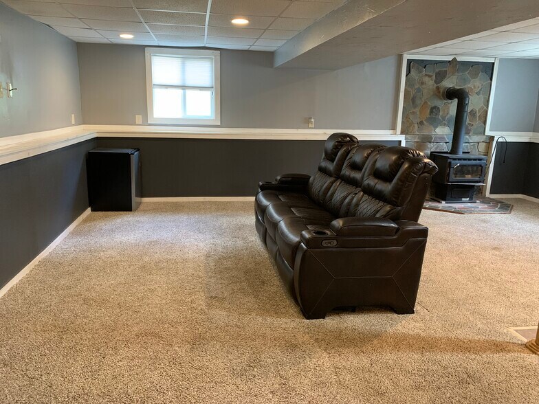 Family room - 69 Carriage Dr