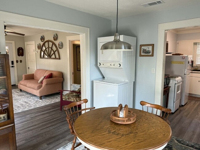 Building Photo - 606 N Polk St