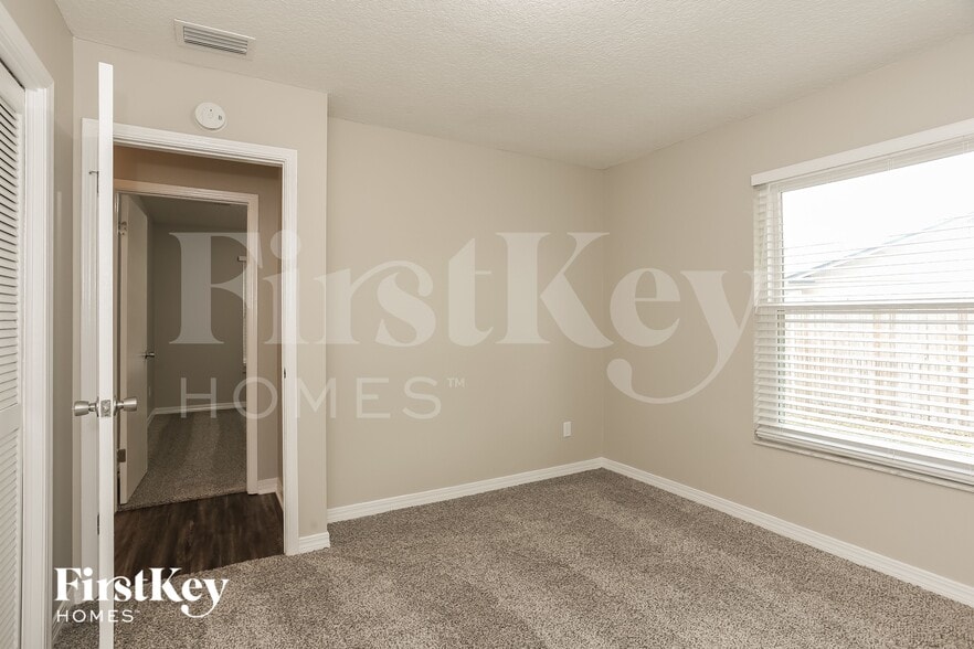 Building Photo - 800 Driftwood Pl