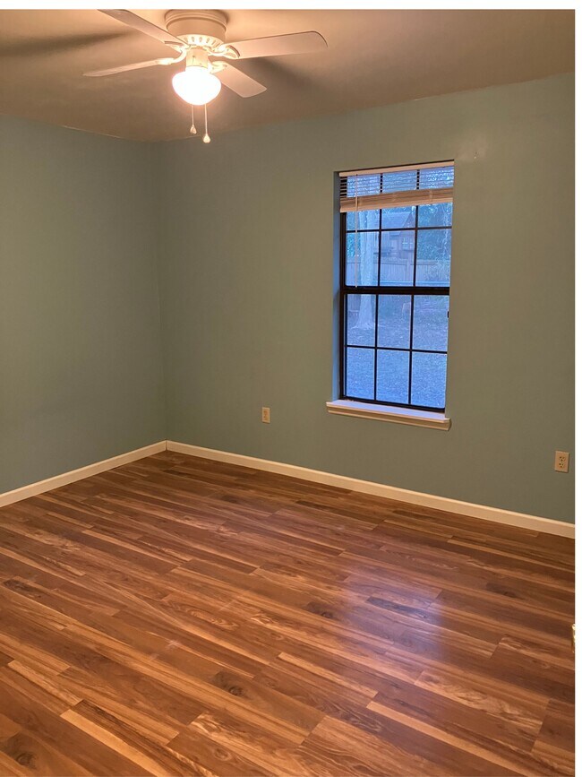 Building Photo - Hickory Ct