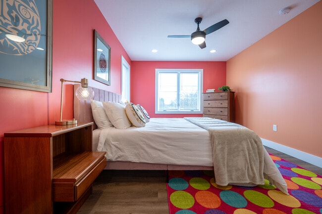 Building Photo - 601 E Miller Dr