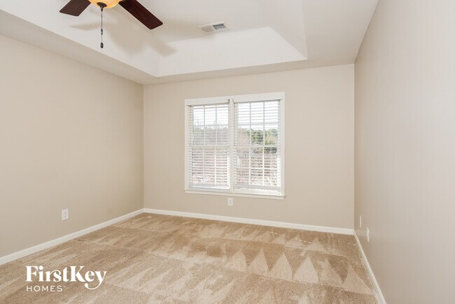 Building Photo - 60 Evans Point