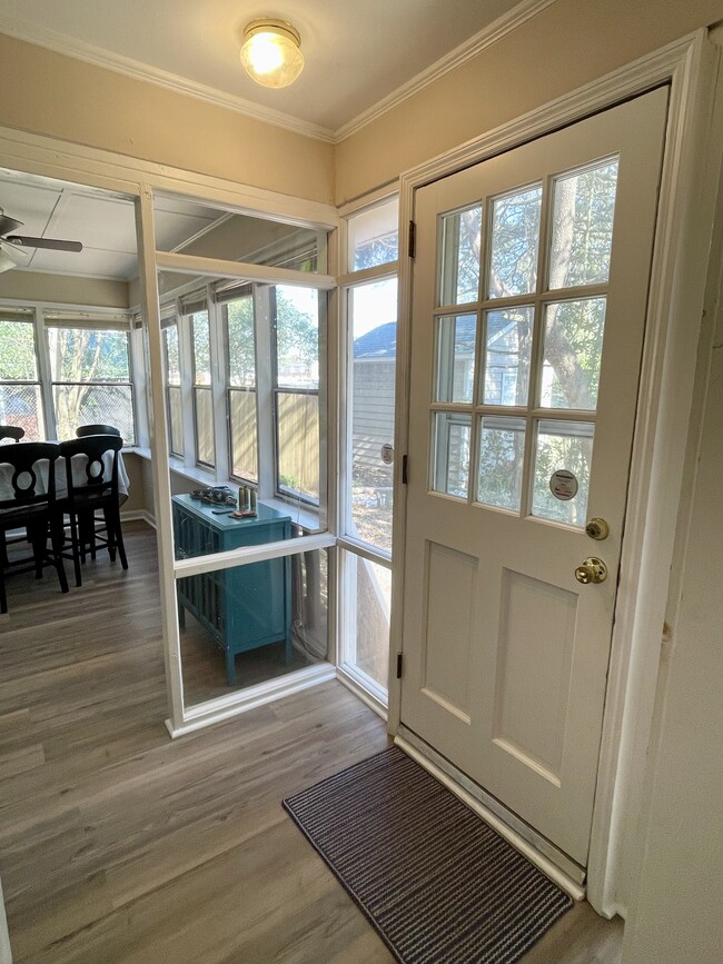 1 Bedroom Entryway - 2136 Rock Ave