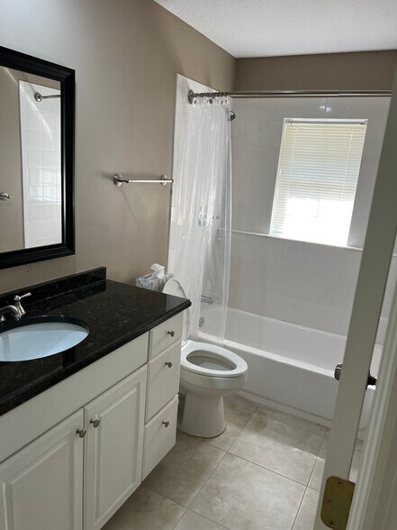 Building Photo - 1655 27th Ave