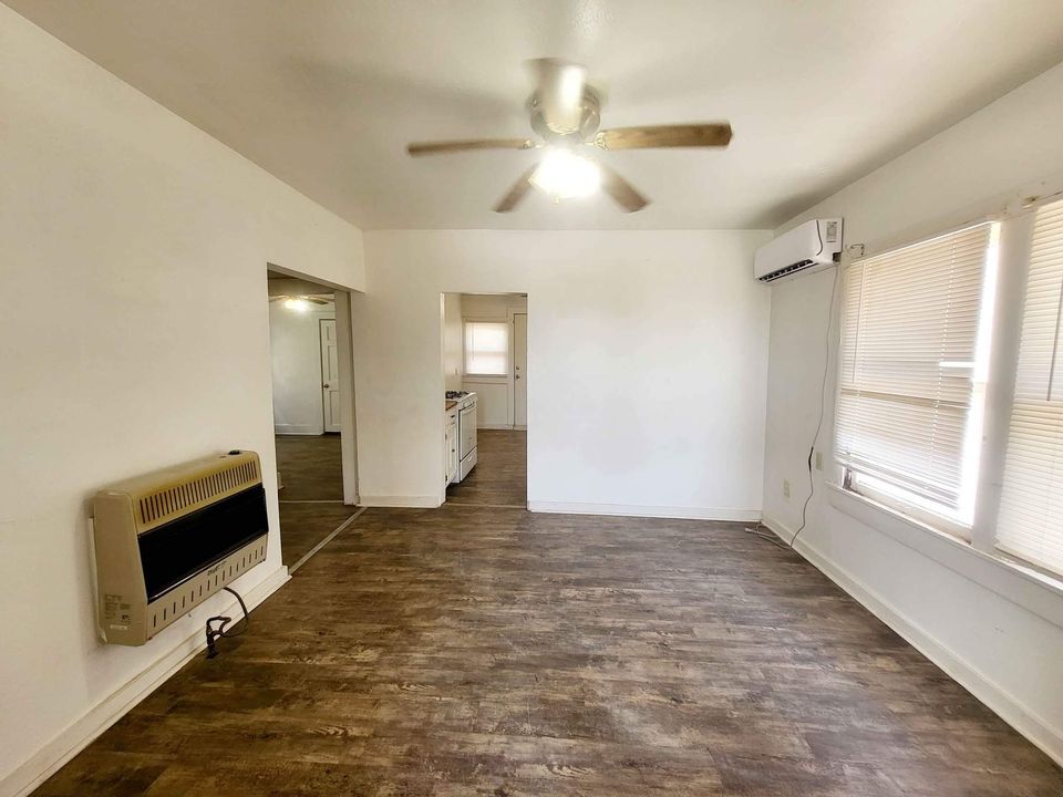 Building Photo - 1001 S Main St