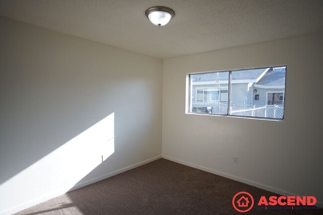 Building Photo - 104A Warren Ave
