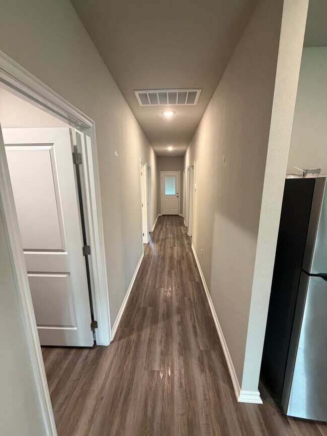 Building Photo - 3 Bed | 2 Bath Luxury Duplex