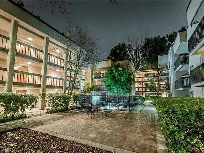 Building Photo - 22100 Burbank Blvd