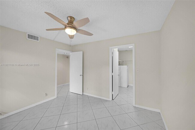 Building Photo - 1604 Abaco Dr