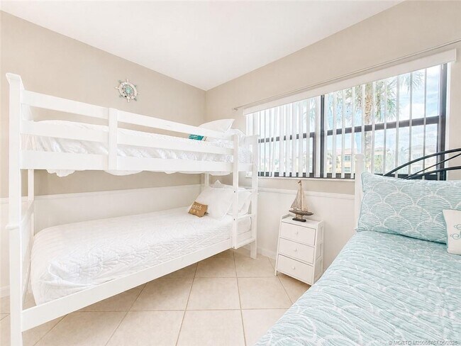 Building Photo - 7430 S Ocean Dr