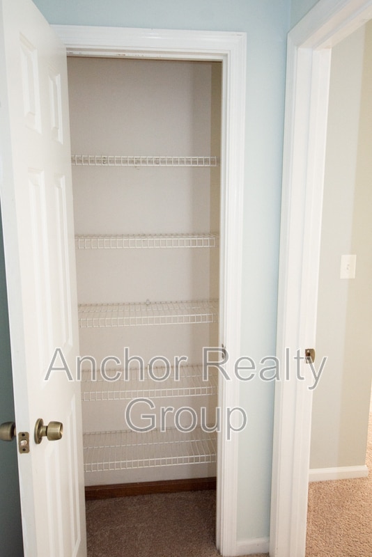 Building Photo - 304 Falling Ln