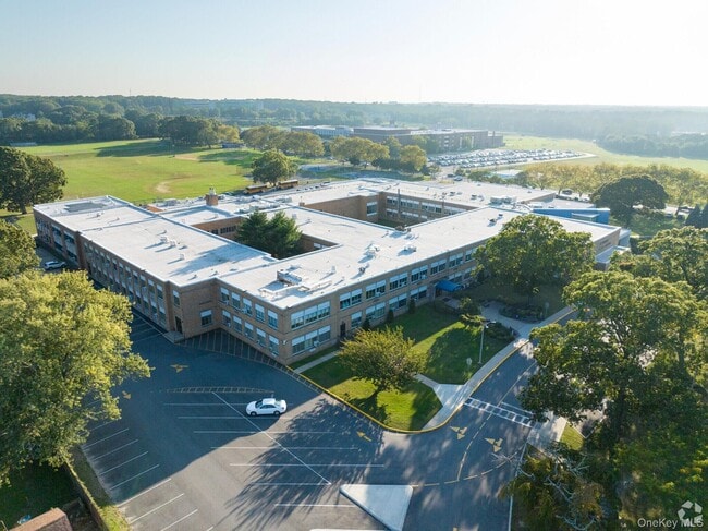 Building Photo - 143 Walter Ave