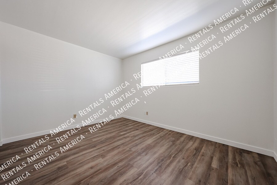 Building Photo - 5525 E Thomas Rd