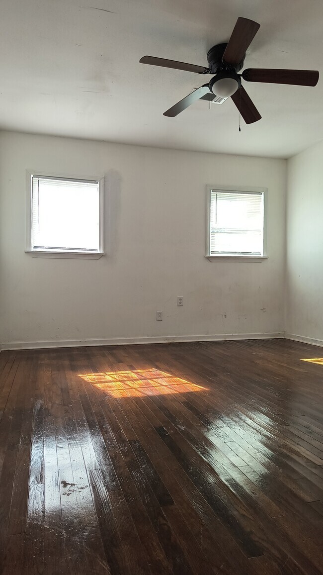 Building Photo - 1602 W 24th Ave