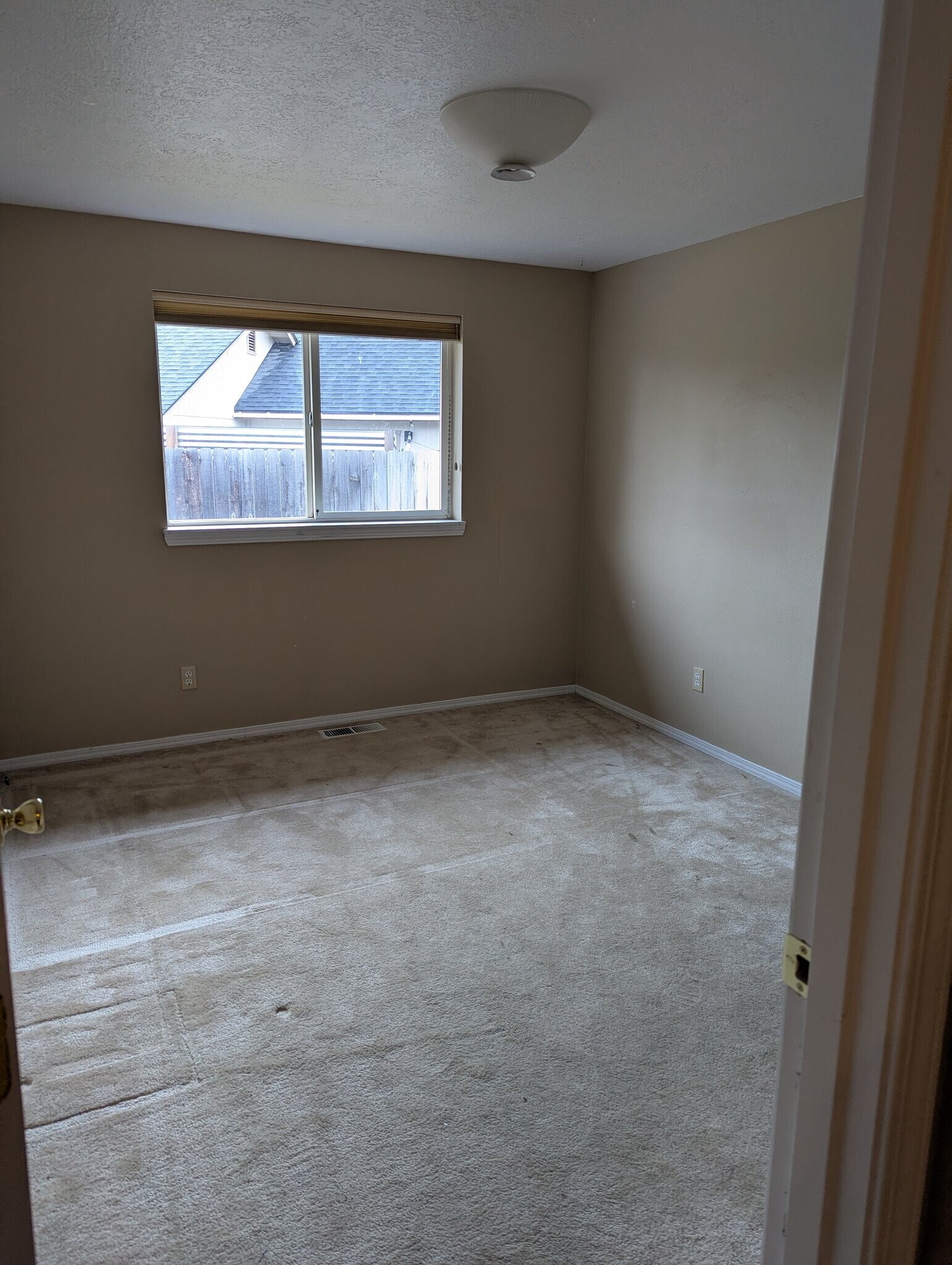 Building Photo - 18013 Cross Ct