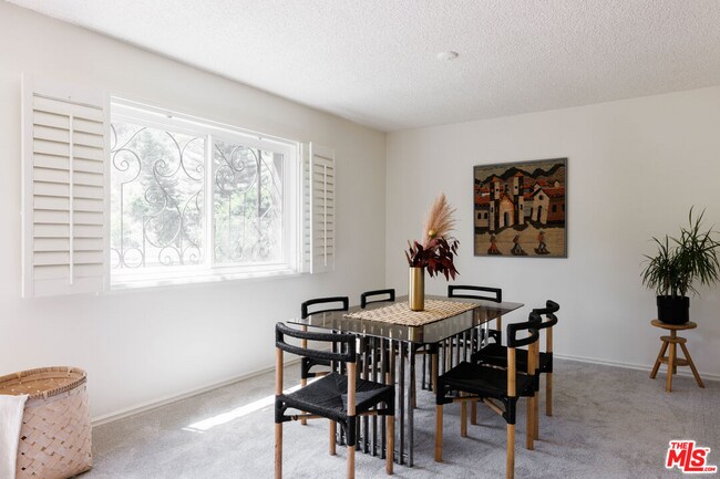 Building Photo - 6760 Hillpark Dr