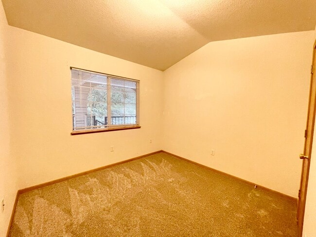 Building Photo - 2 Bed, 2 Bath Condo Near CSU!