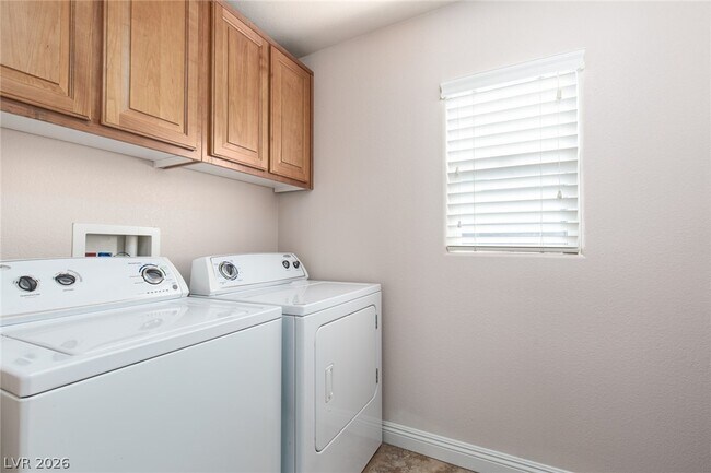 Building Photo - 5163 Tunnel Falls Dr