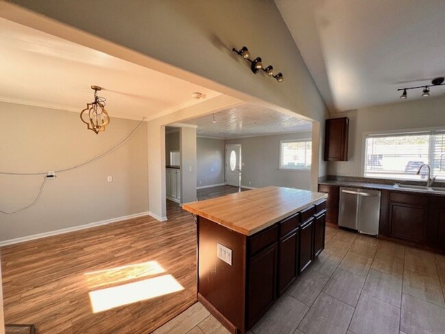 Building Photo - Nice North Bend Home!
