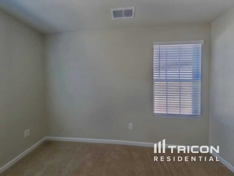 Building Photo - 2153 Trollinger Dr