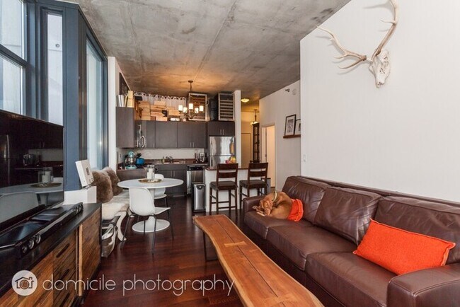 Primary Photo - 245 W Van Buren St