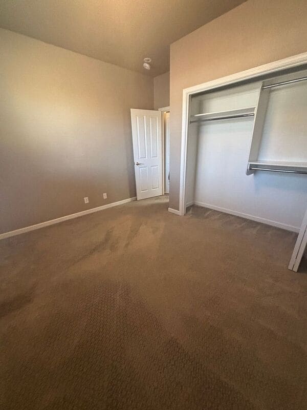 Building Photo - 2069 Lake Wind Dr