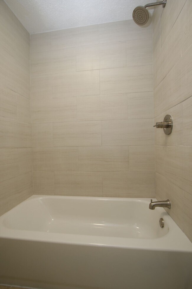 Building Photo - 2207 Whiteback Dr