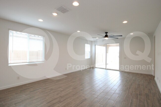 Building Photo - 23097 E Saddle Way