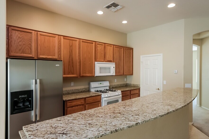 Building Photo - 2107 S Sabrina