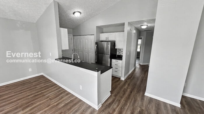 Building Photo - 1475 Pineland Ct