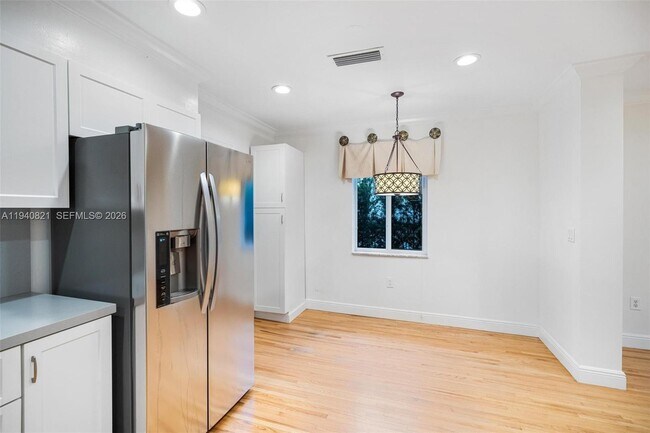 Building Photo - 648 Sevilla Ave