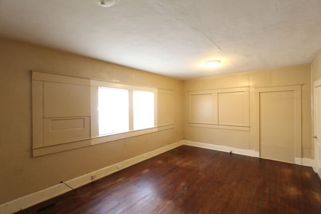 Building Photo - New On The Market with Fresh Updates!! Better Hurry!!