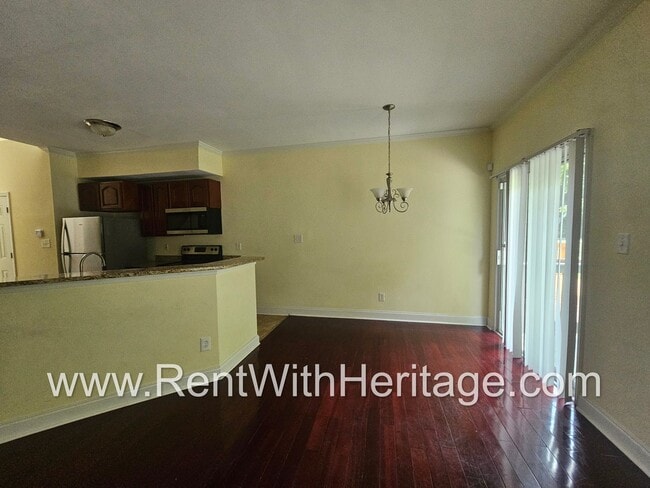 Building Photo - Gorgeous 3Bd / 2Ba Immaculate Townhome / U...
