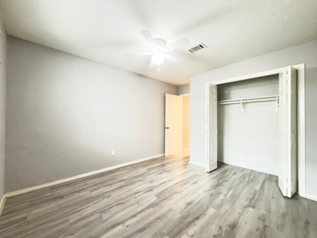 Building Photo - 6506 Briar Glade Dr