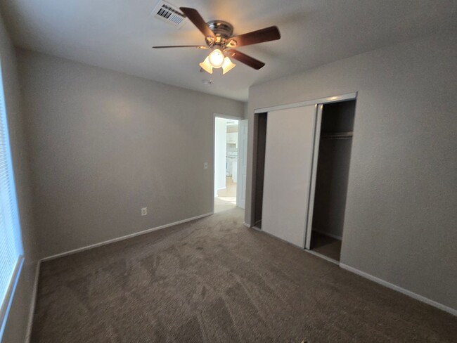 Building Photo - **Charming 2-Bedroom Home for Lease for a ...