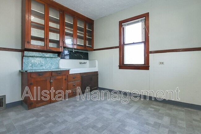 Building Photo - 1101 E 66th St