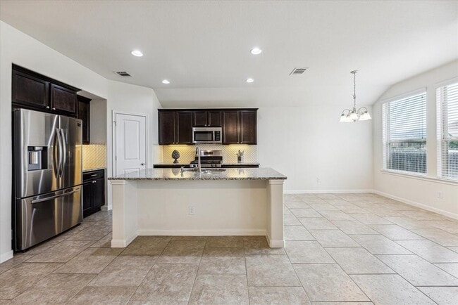 Building Photo - 6805 Leonardo Dr