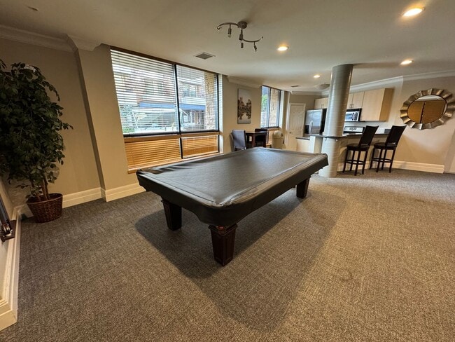 Building Photo - 3 Bedroom 2 Bathroom down town San Diego