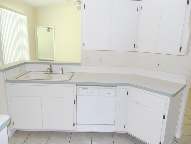 Building Photo - 5592 W Woodside Dr