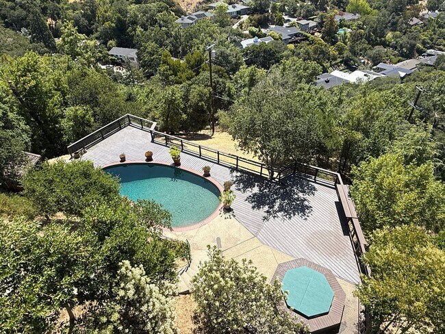 Building Photo - FOUR BEDROOM HOME IN THE GREENBRAE HILLS W...