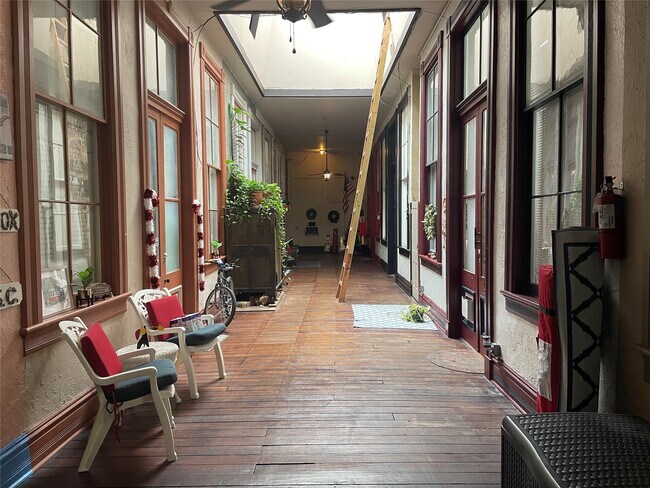 Building Photo - 2116 The Strand