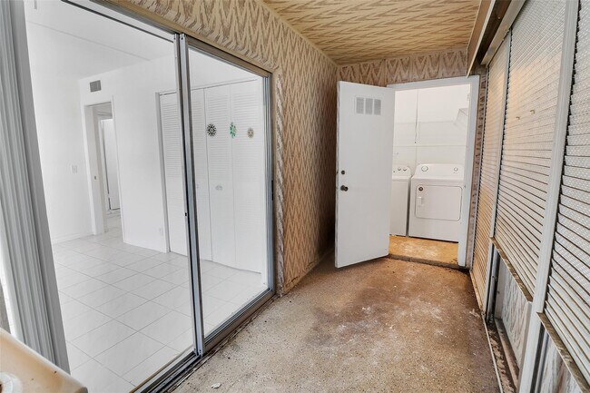 Building Photo - 580 Normandy Ln