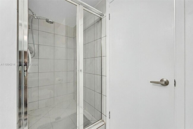 Building Photo - 2500 Parkview Dr