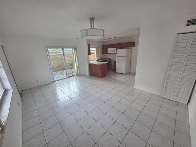 Building Photo - 3103 NW 3rd Ave