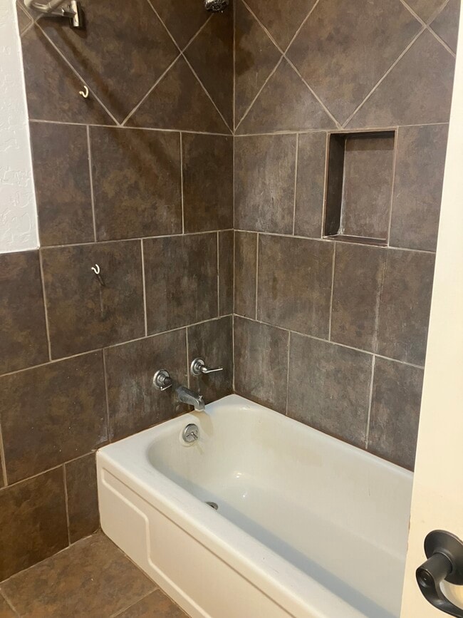 Building Photo - 4664 Primrose Ln