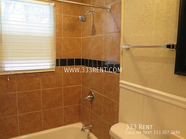 Building Photo - Lovely 2 bed 1 bath home ready to be moved...
