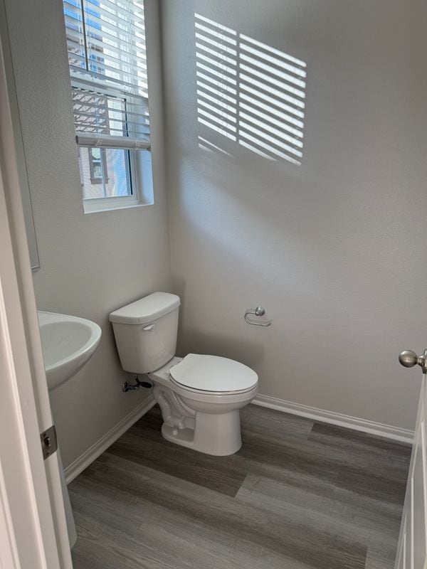 Building Photo - 40451 Melrose Dr