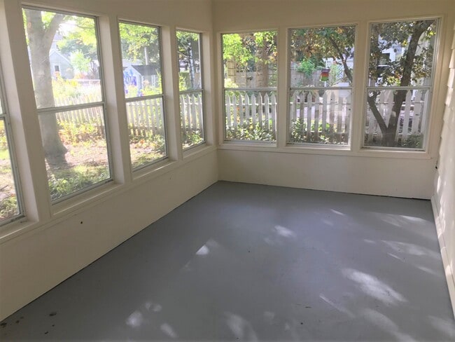 Building Photo - 4111 Paunack Ave