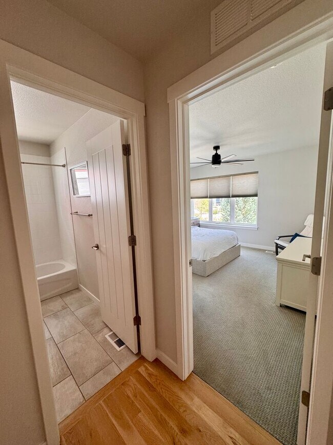 Building Photo - LUXURY 4 Bedroom home in NORTHGATE with Mountain Views