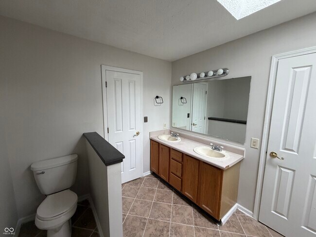 Building Photo - 411 Garden Grace Dr